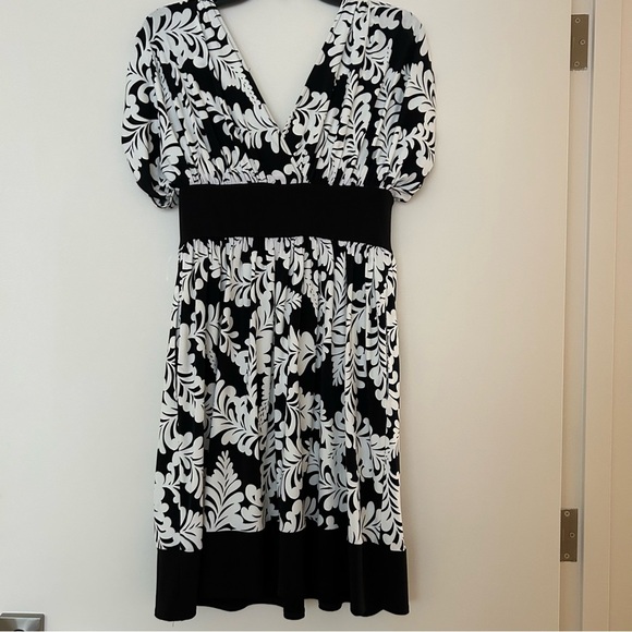Maggy London Petites V Front Dress - Picture 4 of 11